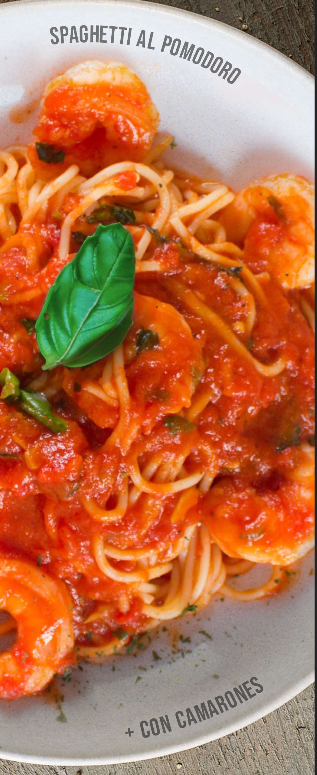 Spaghetti al pomodoro con camarones